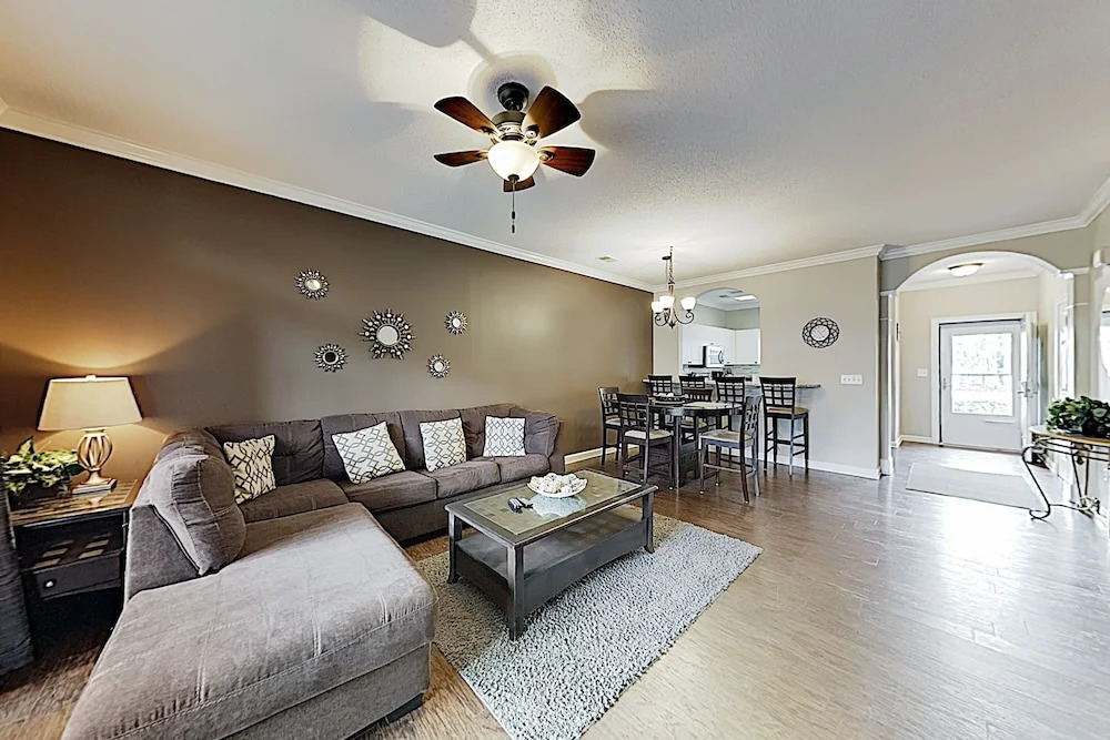 New Listing! Golfers Haven W/ Pool, Beach Shuttle 2 Bedroom Condo