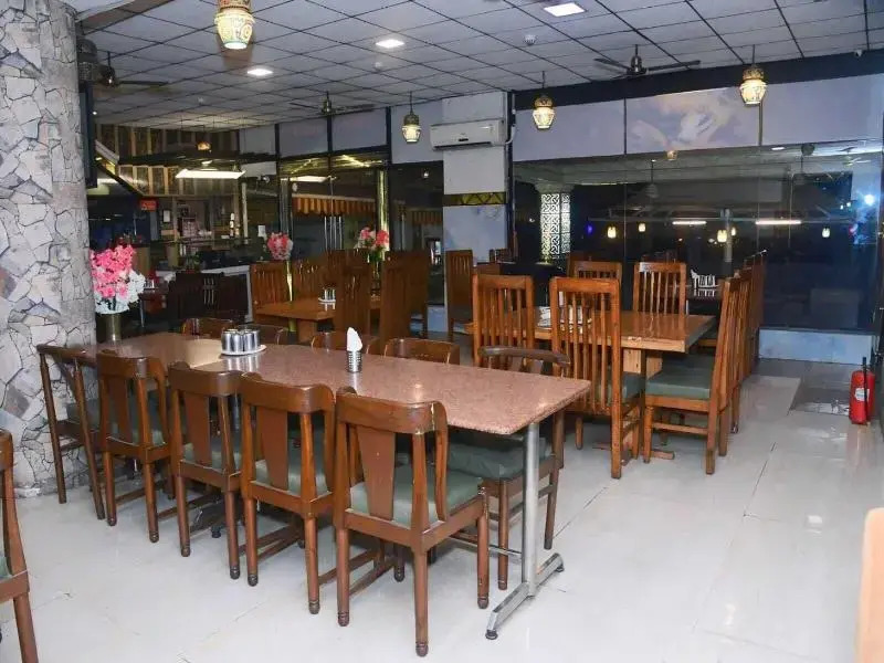 Deepak Hotel