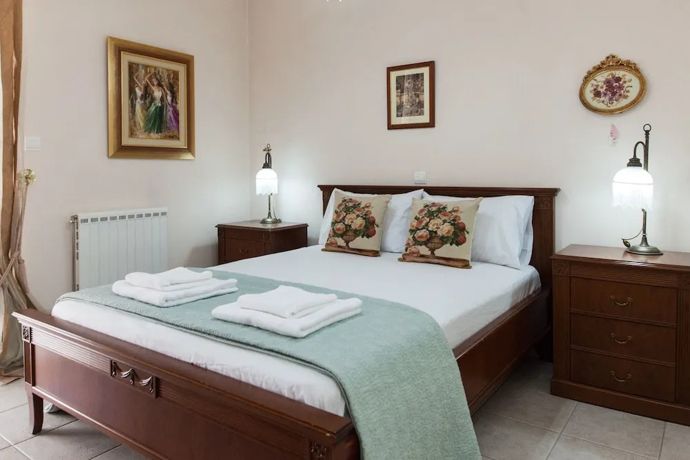 Deluxe 2 Bedroom apt in Petroupoli