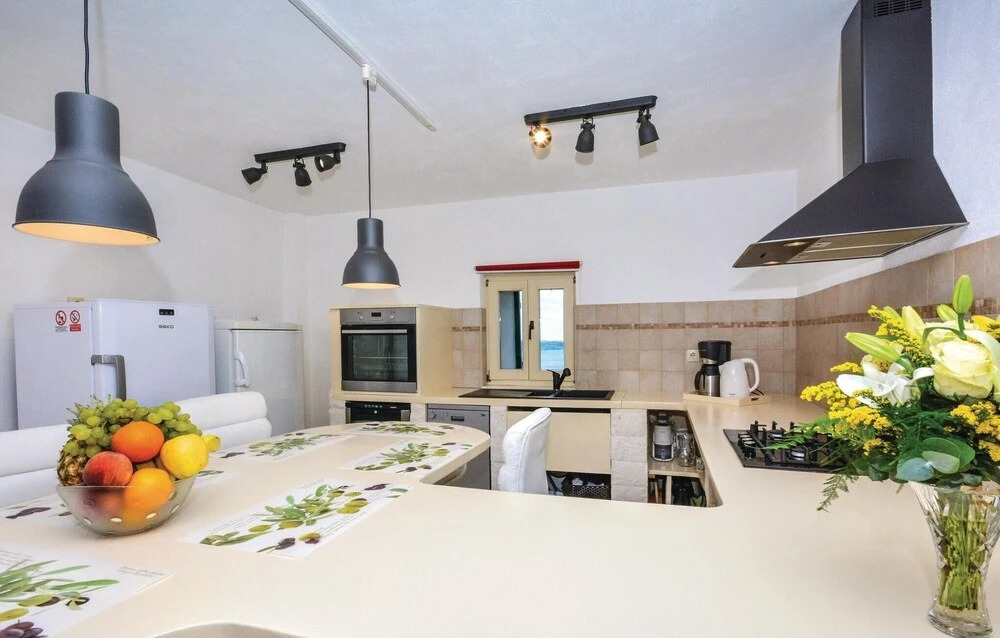 Beautiful Home in Podstrana With Wifi and 3 Bedrooms