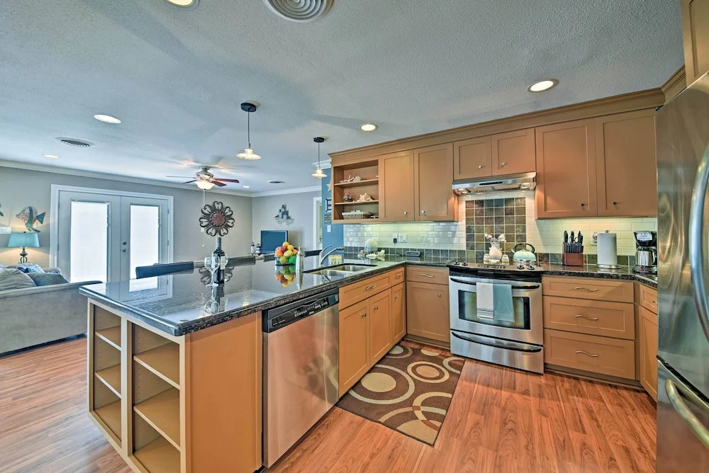 Steps to Pirate Beach: Galveston Home w/ Deck!