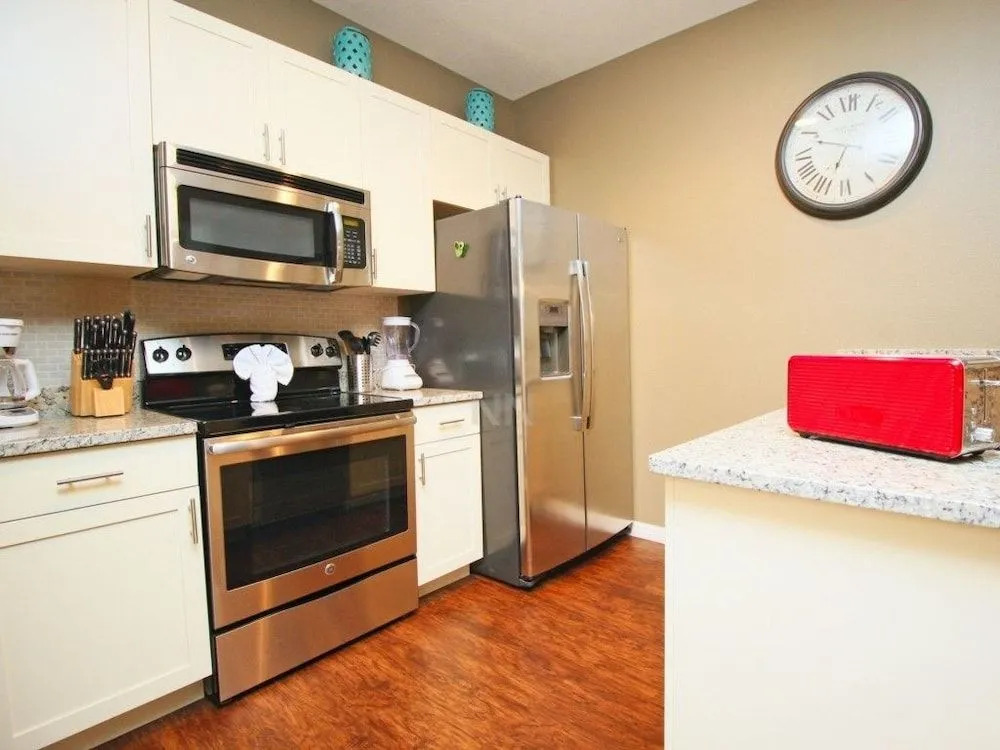 vacation home rental getaway 3 Br apts by RedAwning