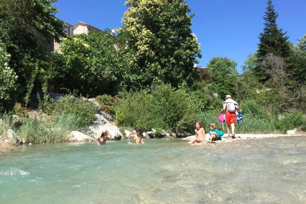 Nyons Centre, plage, vue, appart 6 pers, jardin
