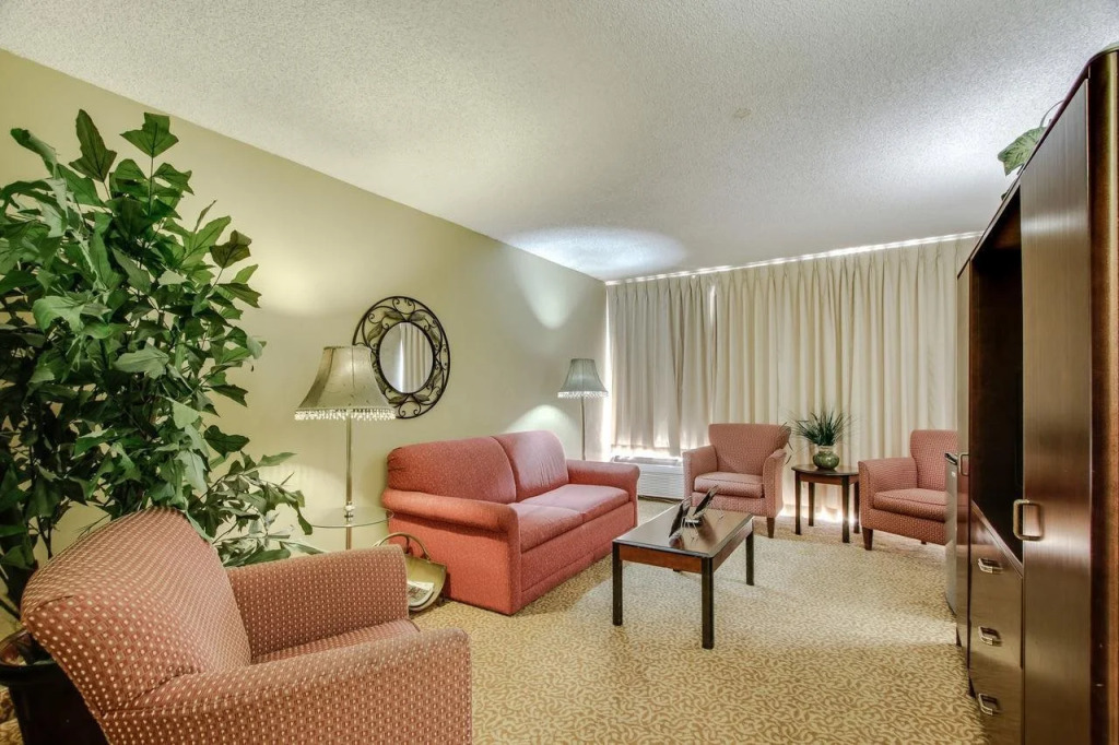 Staybridge Suites Dallas Market Ctr Love Field by IHG