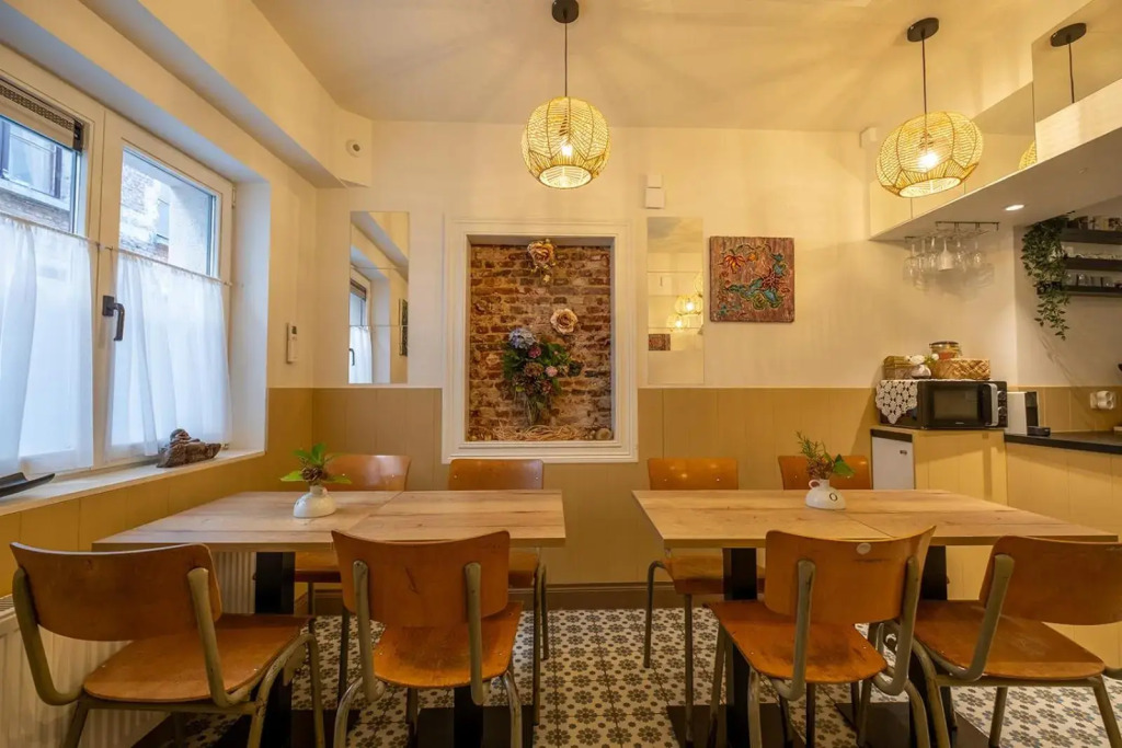 3 Sterren Vakantiehuis 'De Moriaan' Historisch Centrum met prive Mini Dance Bar