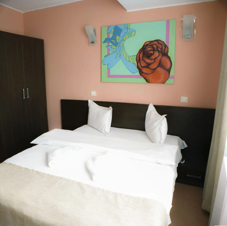 Graffiti Hotel Rooftop - Central Location