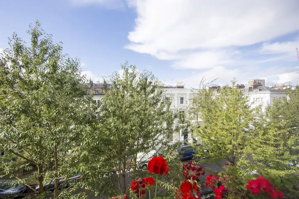 Brunswick Gardens - Cosy Apartment in a Cherry Tree Lined Street- Notting Hill
