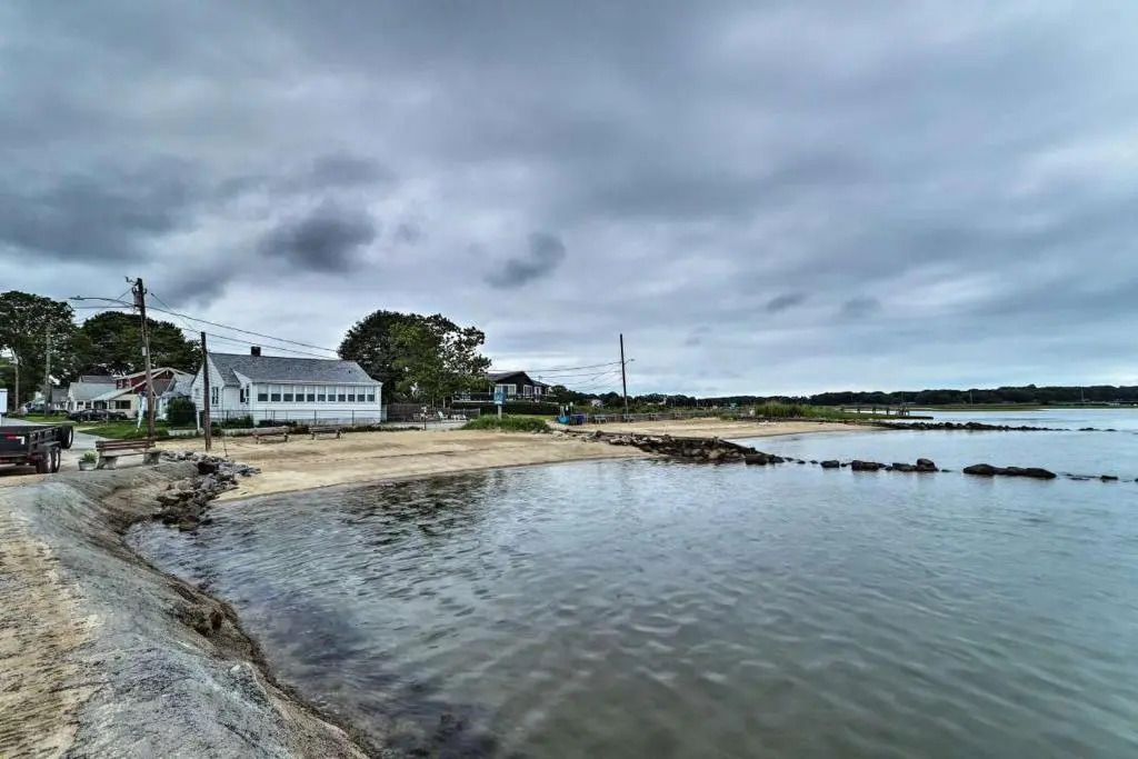 Saybrook Manor House, Walk to Cove Beach!