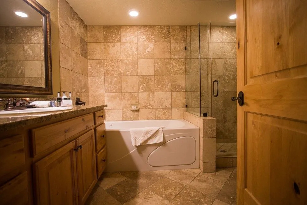 Enormous Condo with Stunning Mountain Views by RedAwning - Save 20% on 7+ Nights!