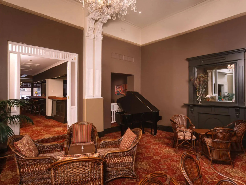 Hadleys Orient Hotel