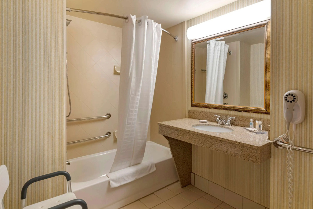 Comfort Inn & Suites Lake George