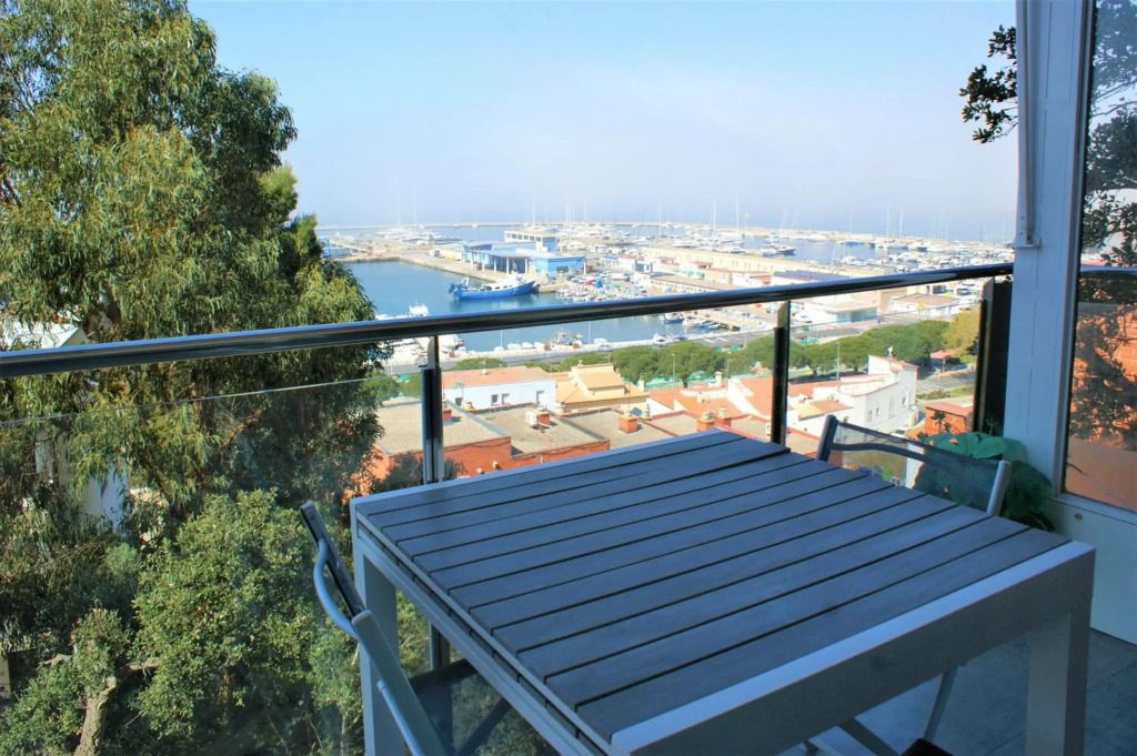 Apartamento con vistas al mar y al puerto de Roses