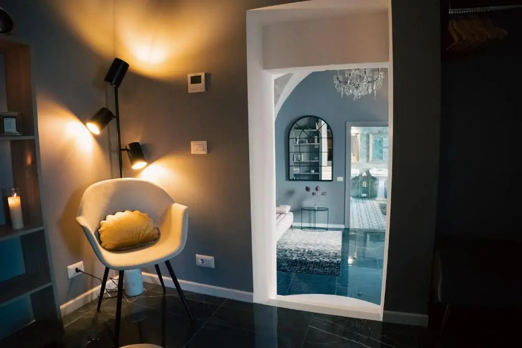 The Duchess's View - NEW! Luxurious Flat in Historical Centre 115 sq m, 3min walk to Cala Porto beach and Private Parking