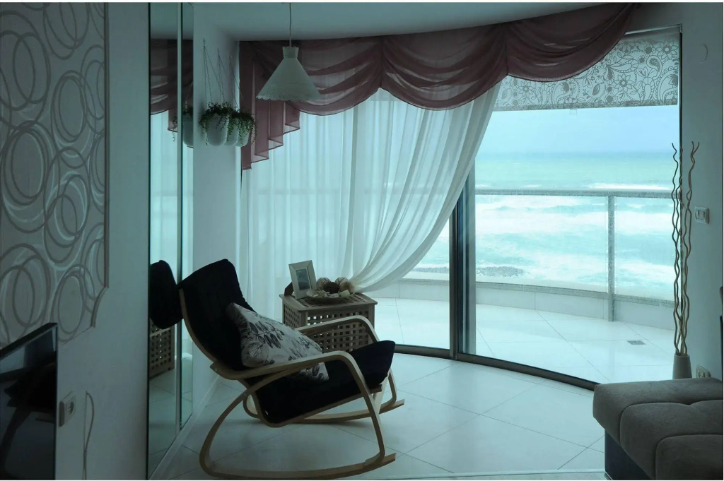 One Bedroom and One livingroom Apartment with full kitchen and full bath