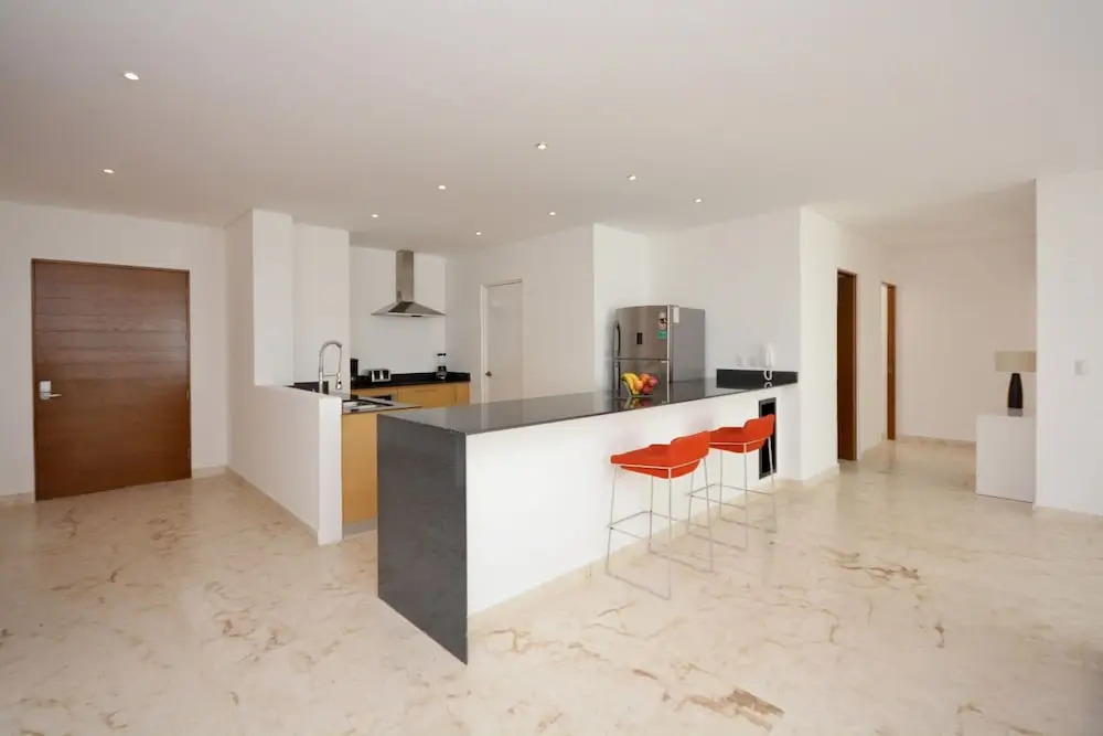 Stylish 2BR a few steps to the beach with pools by Happy Address