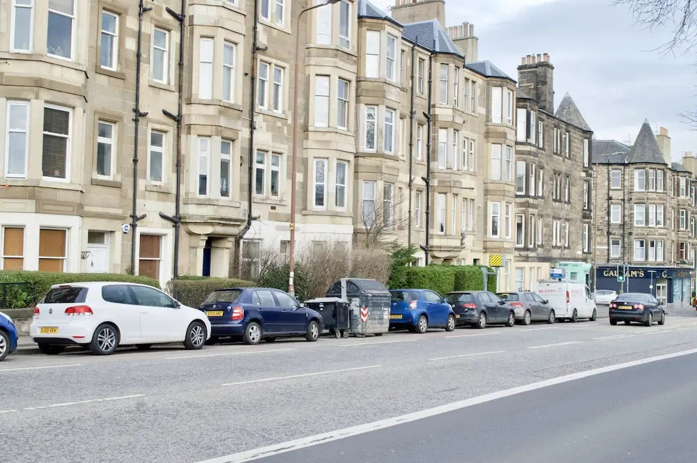 Traditional 2 Bedroom Apartment in Edinburgh