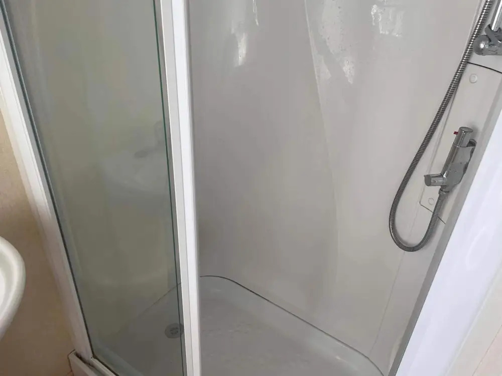 Caravan - Sleeps 8 - Pets Ok - Parking