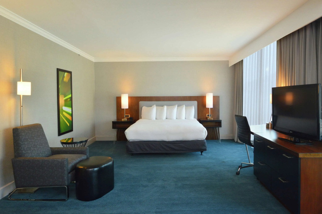 DoubleTree by Hilton Newark-Fremont