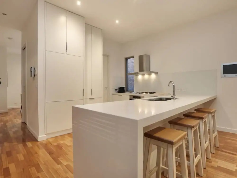 Kew Luxurious Townhouse