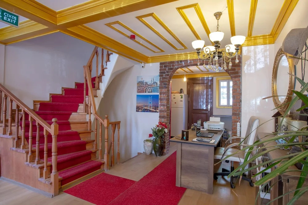 April Mansion