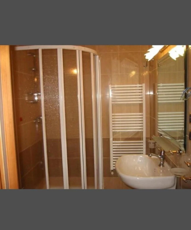 Laghi Room Only