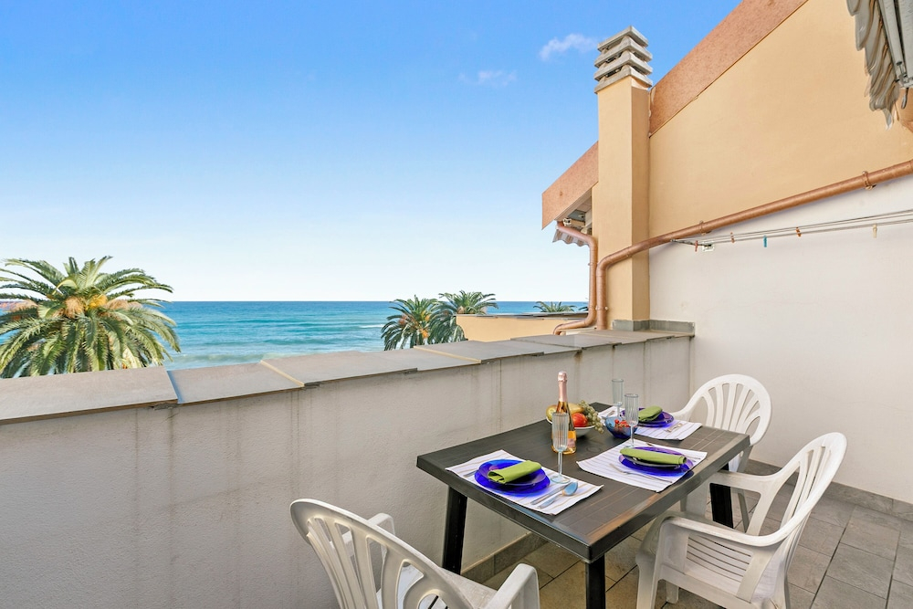 Paolo & Elisa - Sea Front Apartments