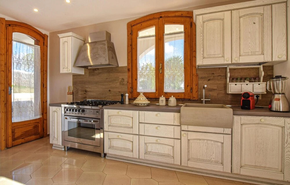 Amazing Home in Ragusa With 6 Bedrooms, Wifi and Outdoor Swimming Pool