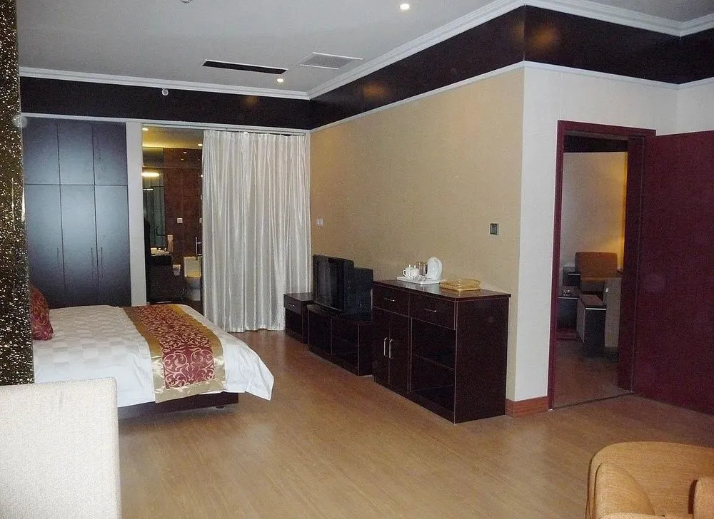 Guodong Chengdu Grand Hotel