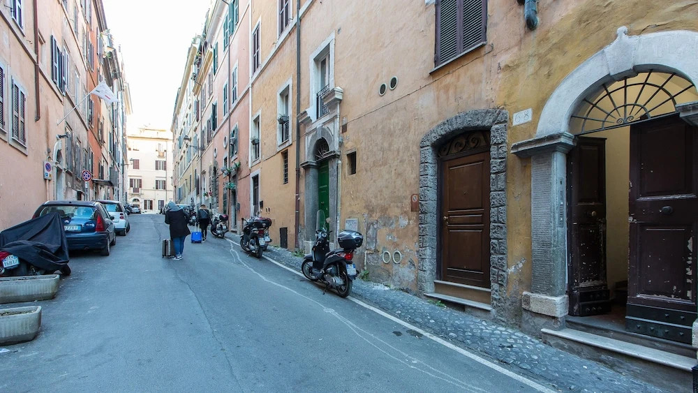 Rental in Rome Bernini Square