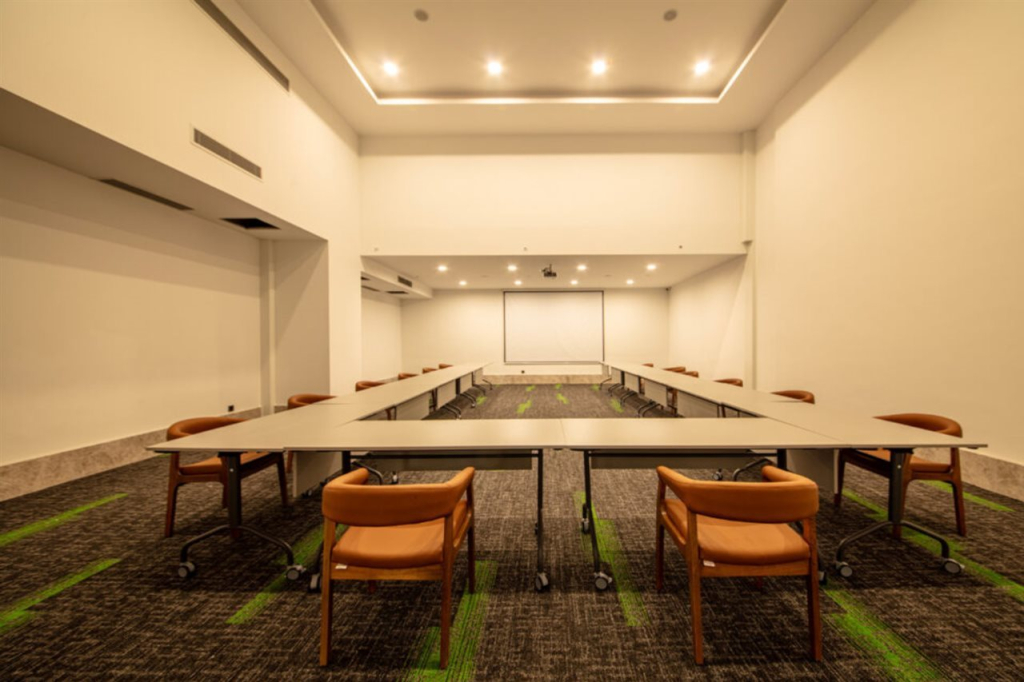 V Center Hotel