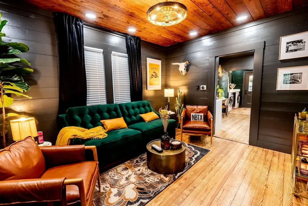 Best Location in Downtown NB Golf Cart Included!