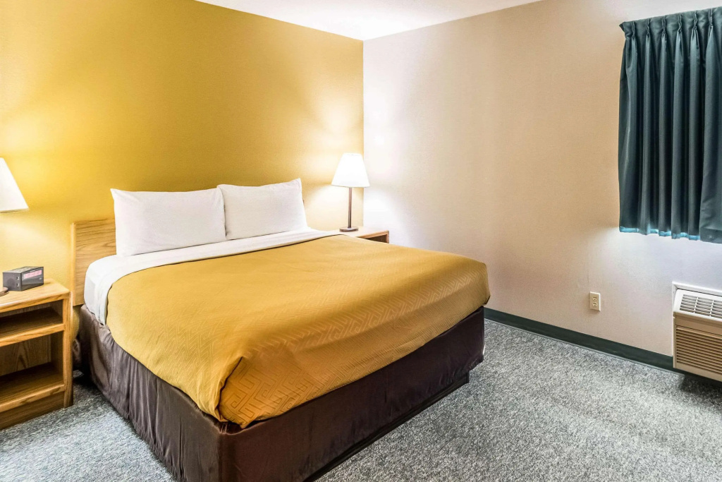 Econo Lodge - Valley City
