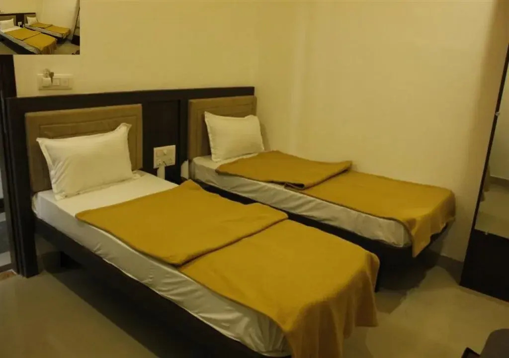 Hotel Shiv lake