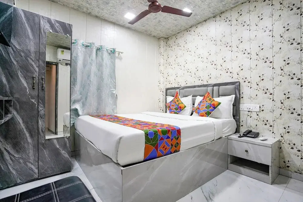 Fabhotel Hans Residency
