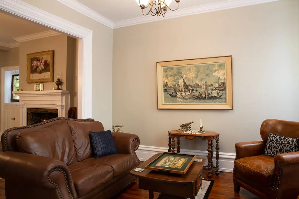 Sir Isaac Brock B&B Luxury Suites