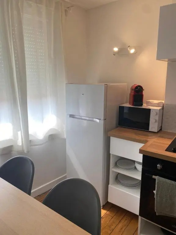 2nd floor Cozy Central Flat with free parking
