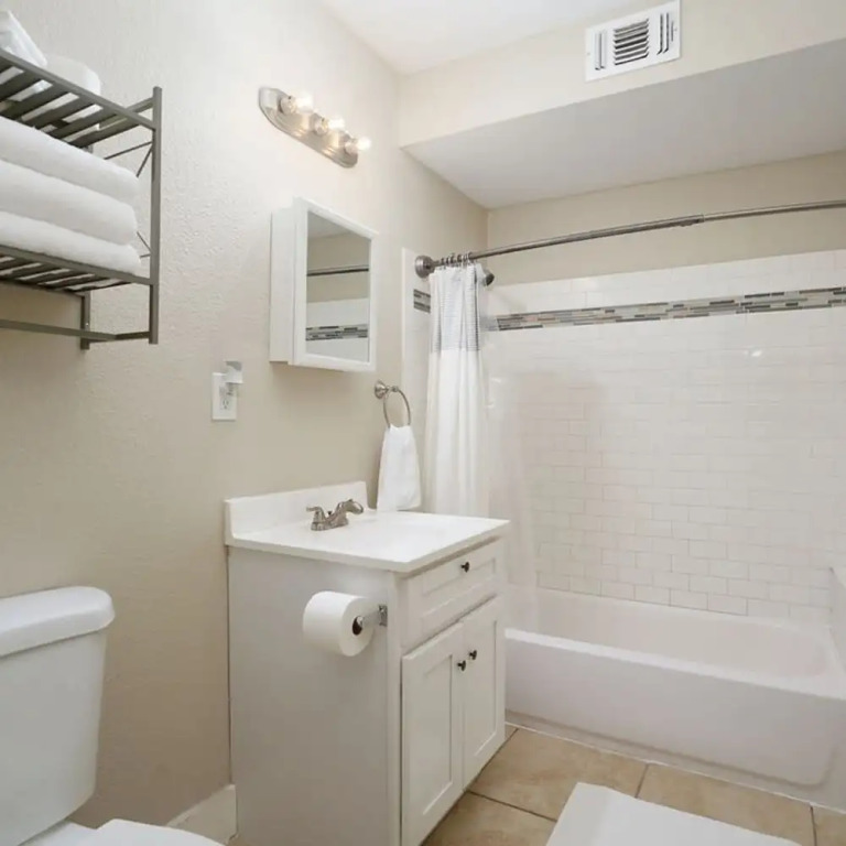Amazing Fully Fenced Home Only 1 7 mi to Downtown
