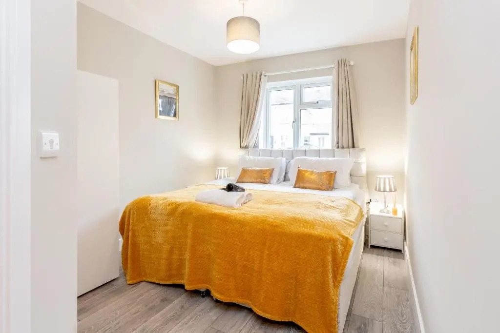 Dartford, Kent - Modern 2Bd 2Bath En-Suite Bungalow M25 Bluewater