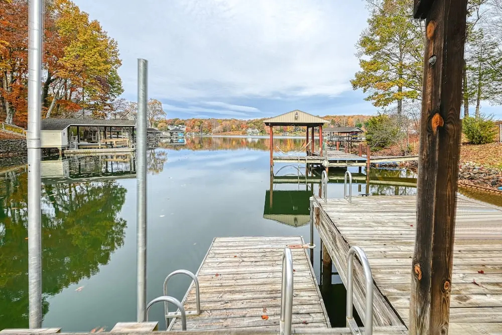 Yellow Fellow - Lake House With hot Tub, Waterfront Deck, Swimming Cove & Firepit