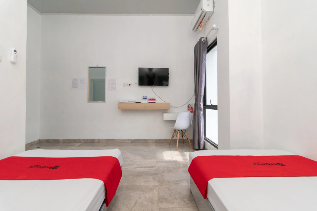 RedDoorz Near Tugu Coklat Pesawaran Lampung