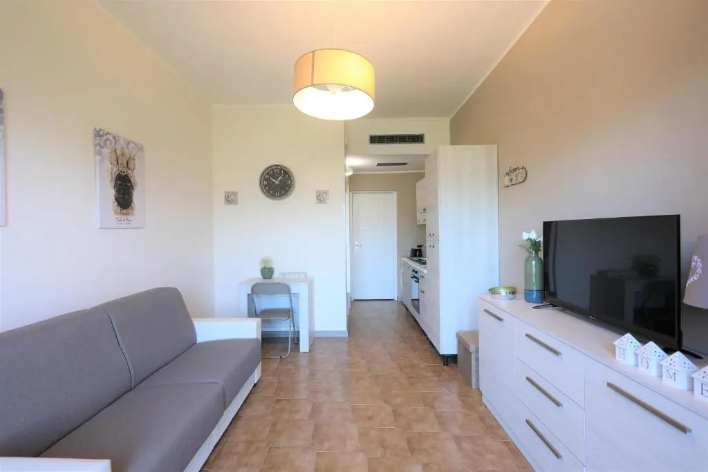Pietrenere APT with Balcony 120m from the Sea