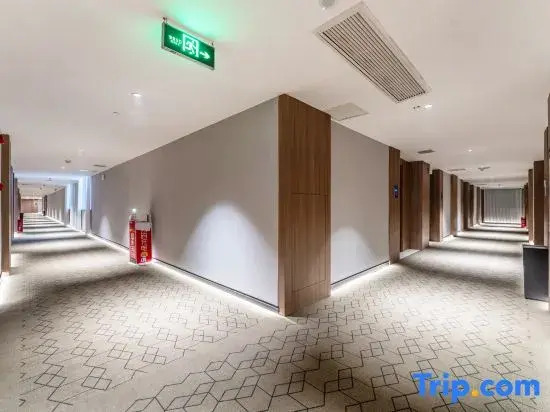 Topology E-sports Homestay (Longzhou South Road Branch)