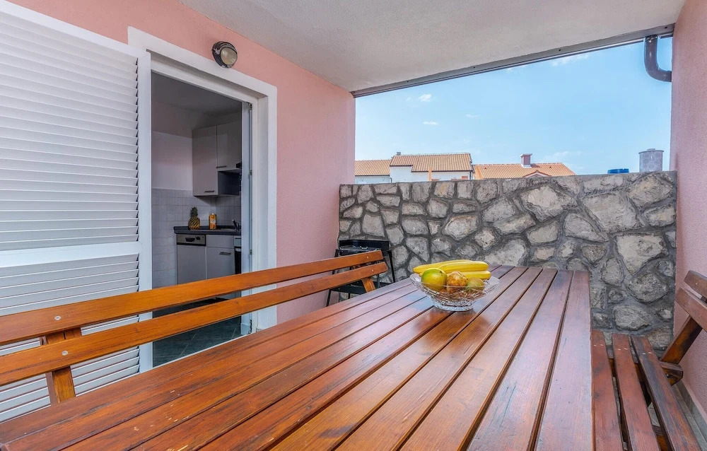 Nice Apartment in Omisalj With Wifi and 1 Bedrooms