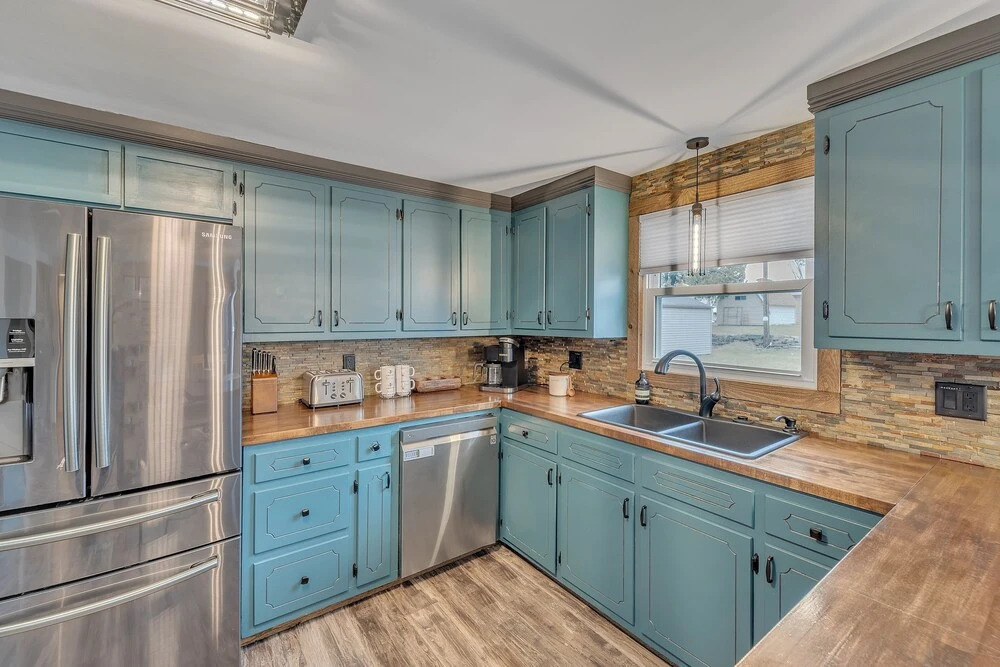Titletown Hideaway: Spacious Boho 4 Bedroom Home by RedAwning