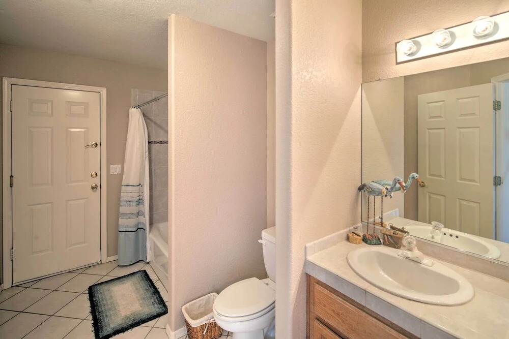 4 Mi to Lake Havasu Park: Modern Home w/ Pool!