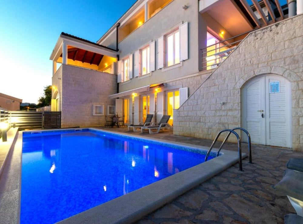 Spacious Villa Radevenjić with Outdoor Pool