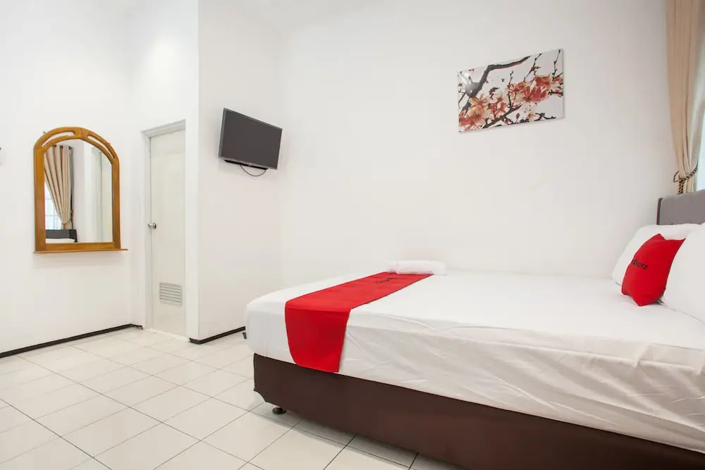 RedDoorz near Sanan Malang