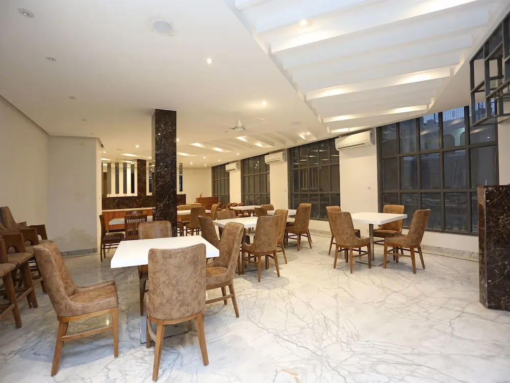 OYO 14481 Almati Inn