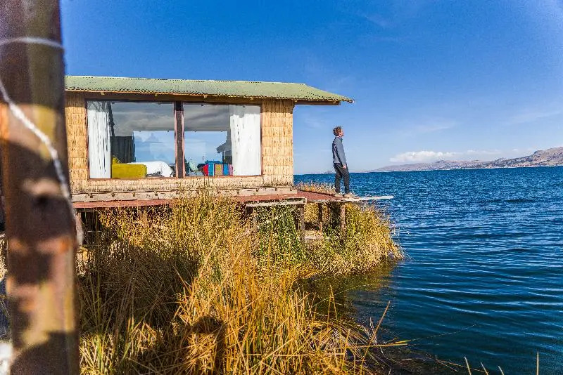 Atardecer Dorado en Uros & Titicaca Lodge Peru