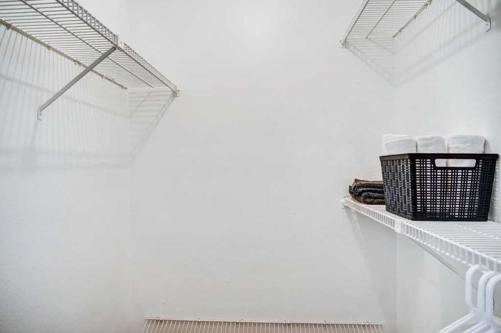 LovelyMedcenter area 3 BR, 2BA  condo w/grill